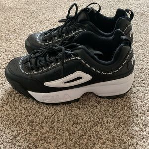 New never worn black Fila tennis shoe
